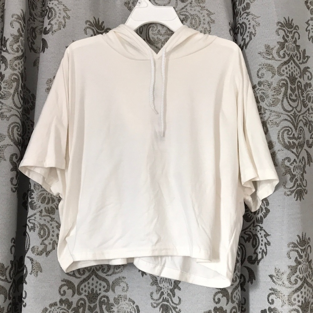White crop with hoodie